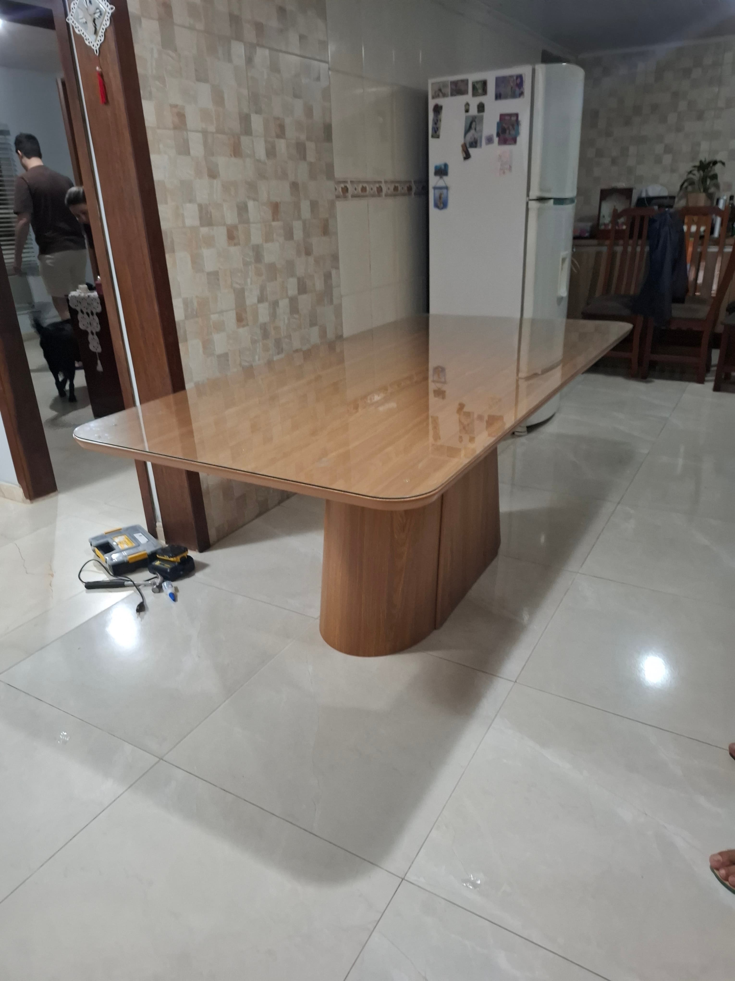 Montagem de mesa de jantar 6 lugares